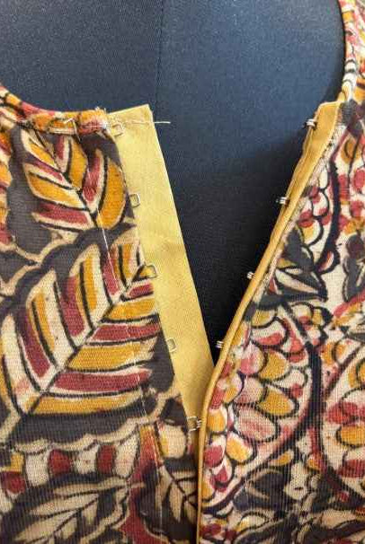 Stay On Trend: Latest Fashion Readymade Blouses for Women,round neckline, front hook closure with full elastic around hem with elbow sleeves.7510